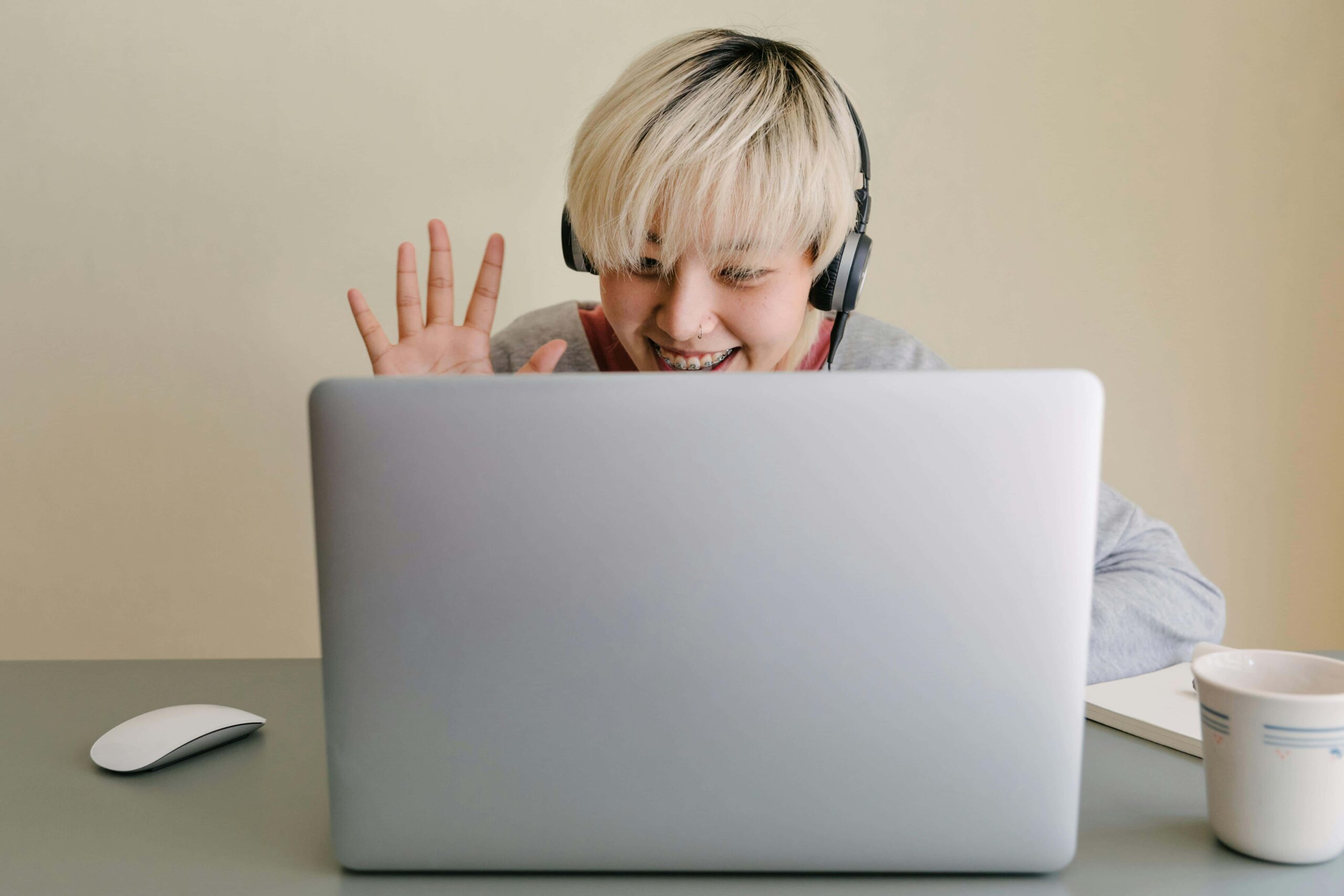 girl using laptop